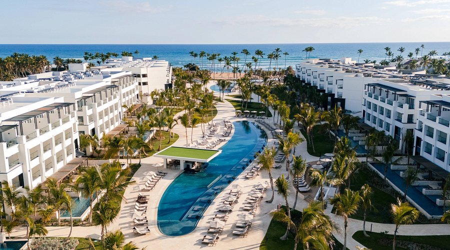 Secrets Tides Punta Cana adults-only all-inclusive resort with beachfront pools and luxury accommodations in Punta Cana.